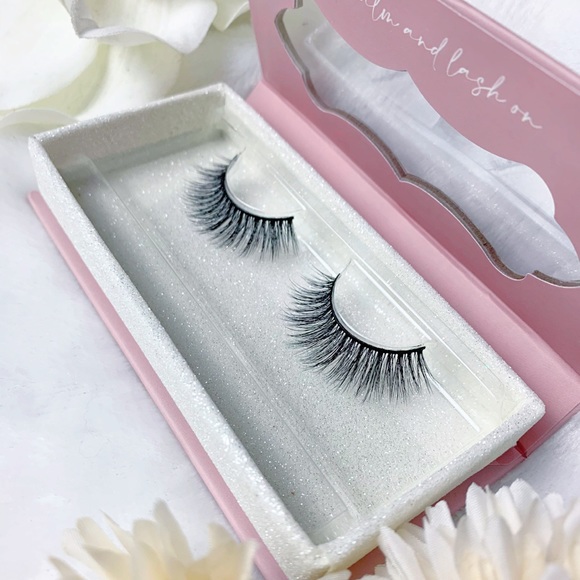 Classy lashes - Picture 1 of 2